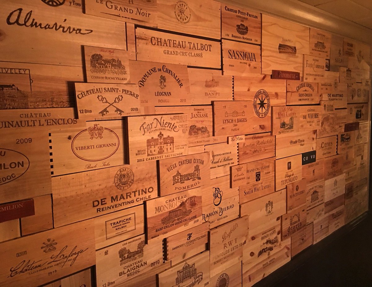 TecaNewtownSq's tweet photo. Let one of our knowledgeable team members select the perfect glass or bottle of wine for you! #mainlinedining #tecanewtownsquare #winebar https://t.co/C9YjwaPsf0