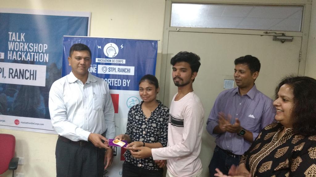 Sharma_Malavika's tweet photo. When the sole woman and team won the best social media work prize. #hackathonDeCorps #bulbjalegaboss #startUpIndia #SEO #socialmedia https://t.co/JunXH9jb0k