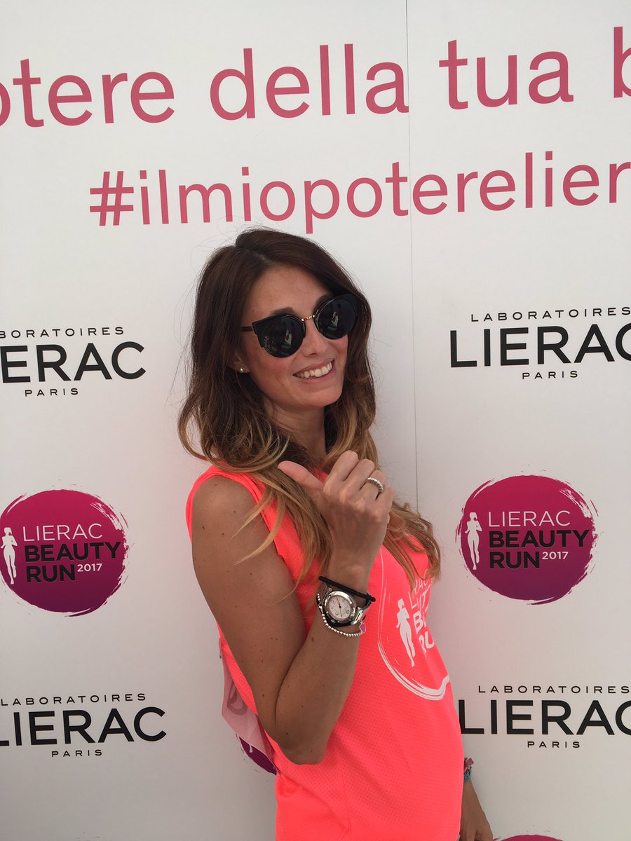 Just4mom_it's tweet photo. Prima ci facciamo belle con #lierac e fra poco ci facciamo una corsetta #run4melierac 😎 https://t.co/UBSGLjgV8u