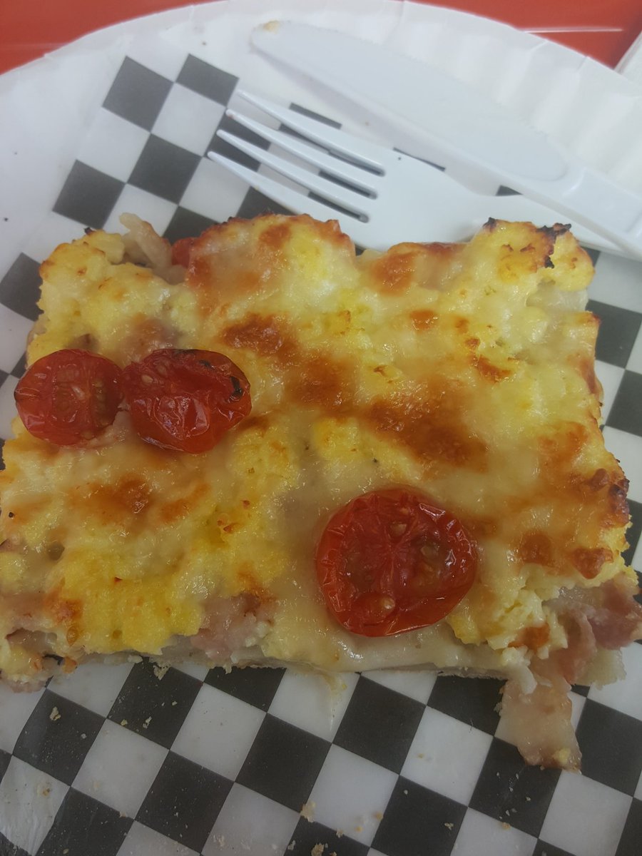 Barrett_Fraser's tweet photo. I never knew eggs on pizza was a thing. Thanks to @clickdishes and Kneadpizza I do now!! #yyc #tryclickdishes https://t.co/0gYw8l4Azy