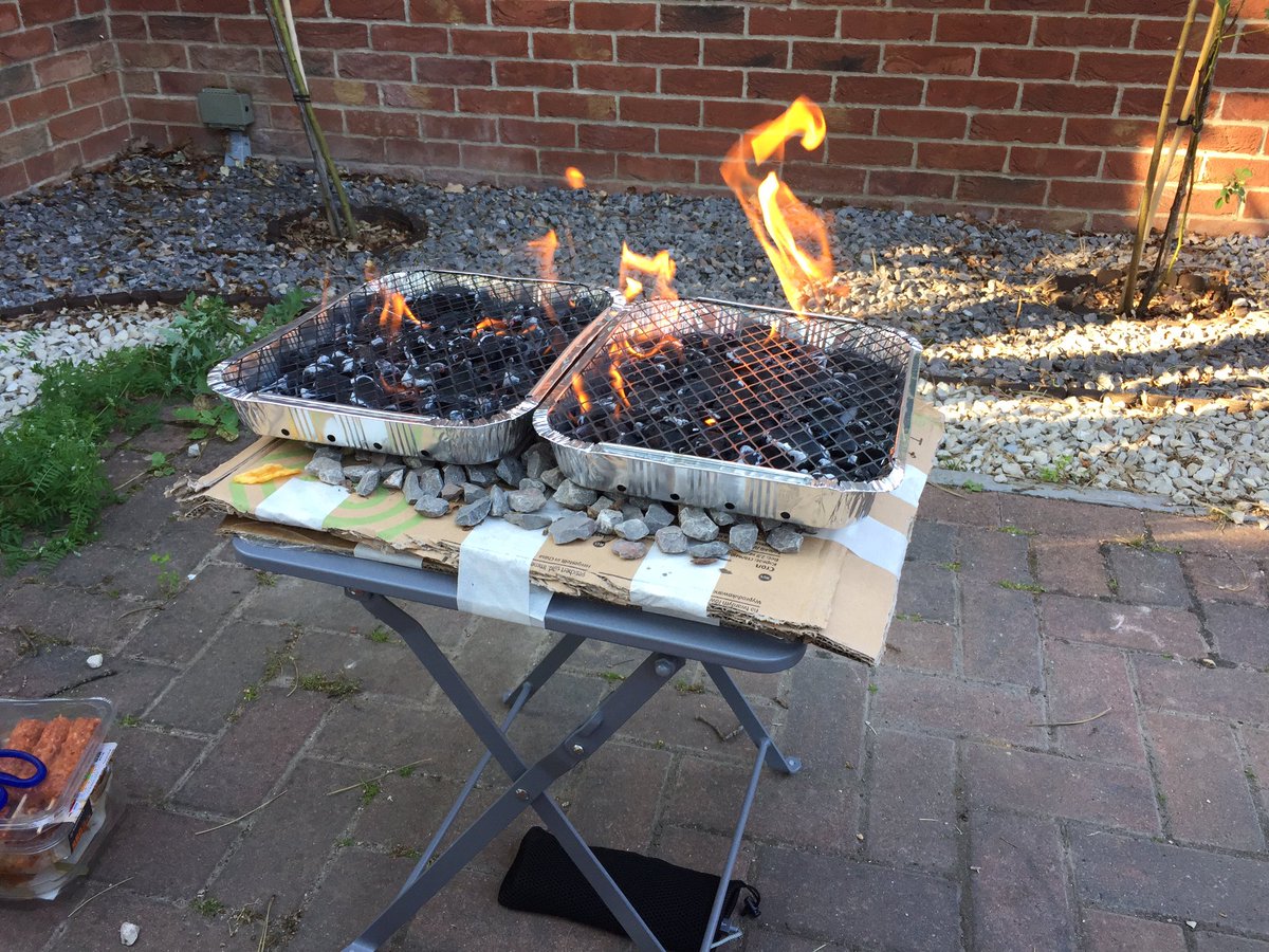 RichyVanDamme's tweet photo. This is what people with no garden do on a hot day, barbecue on the driveway!!! #Bbq #pikeys #NaturallyPumpedUp #ThugLife https://t.co/us29abFPXJ
