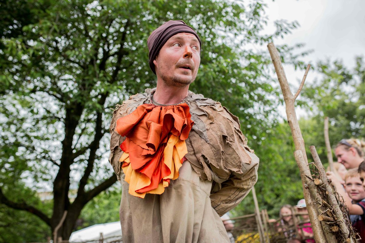 FineChisel's tweet image. The sun is out... and we're getting ready for our first shows of the summer. Come squawk with us at @GDIFestival @HatFair @ledburyfest