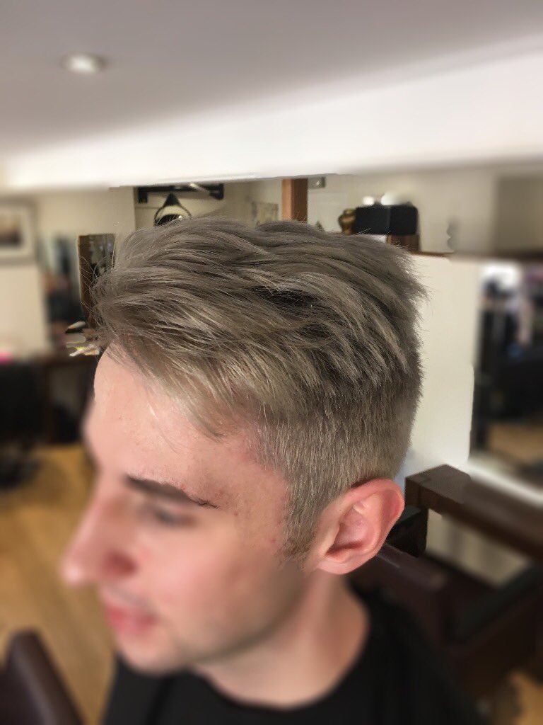Hair_MUAChloe's tweet photo. S.O.S to Silver Grey Fox!
#greyfoyguys #trend #saturday #menshair #menscolour #mensfashion #silverhair #scotland #perthuk #hairandbeauty https://t.co/3FJXPPL0mY