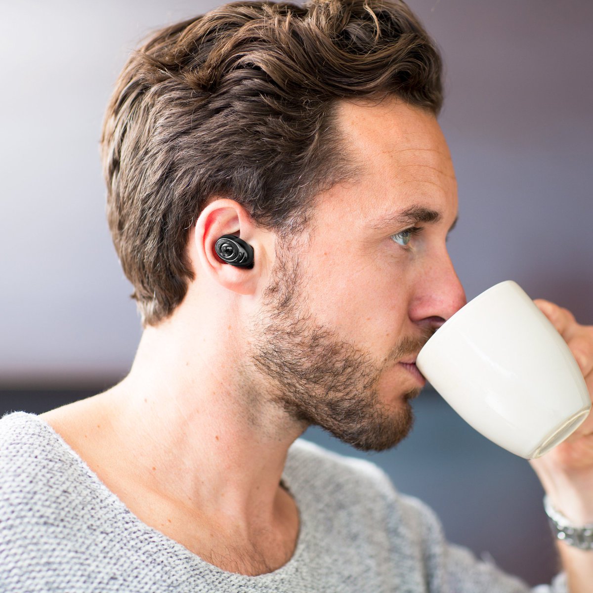 Superb fit! Did you know a single Avanca Minim wireless earbud only weighs 4.5g/0.16oz? #truewireless #avancaminim goo.gl/nkcDcQ