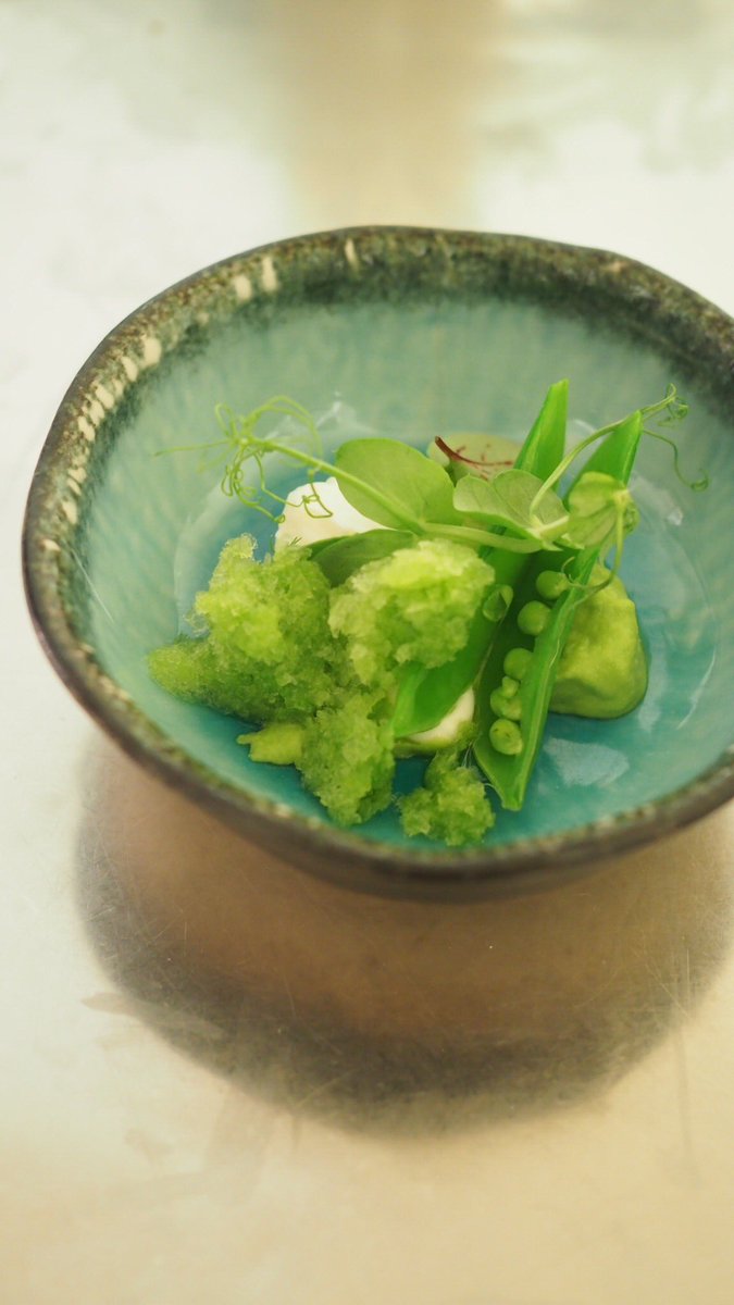 hitwcambridge's tweet photo. Test plating: pea cremeux. Pea &amp; sorrel granita, juniper-infused labneh, fresh peas https://t.co/tlVGIRmyBT