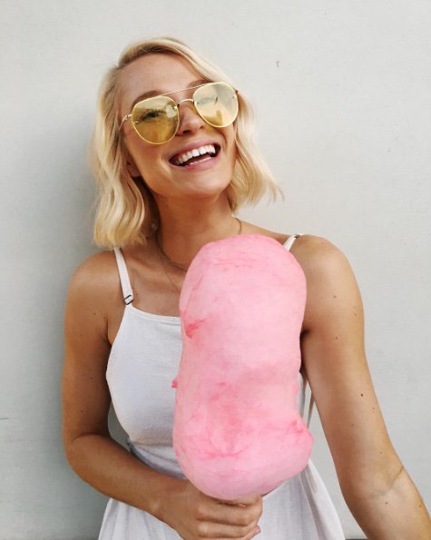 We hope your weekend is full of cotton candy and killer sunglasses 🍬 #FPMe 💕 bddy.me/2smDJ3e