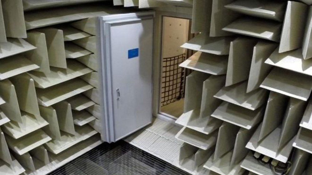 g1's tweet image. Como é trabalhar no lugar mais silencioso do mundo glo.bo/2sBPjtm #G1 #silêncio