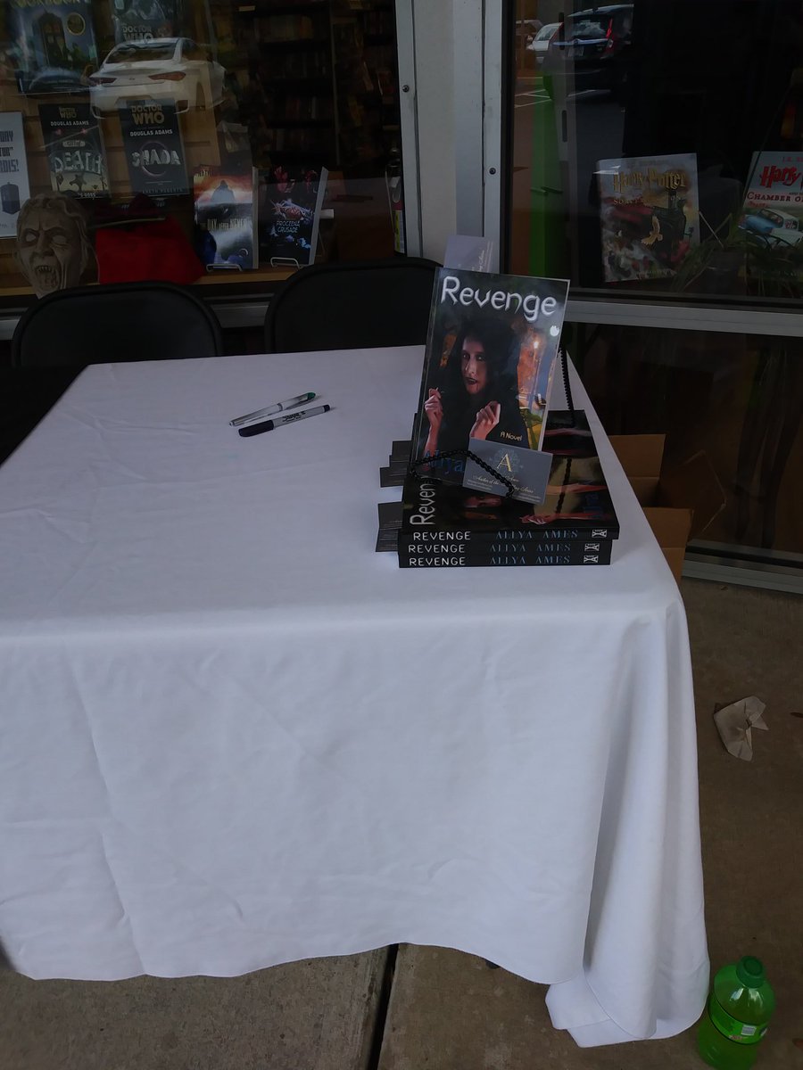 amesallya's tweet photo. #ReadyFreddy! #BookSigningDay #AuthorLife https://t.co/lRSkqkiXZu