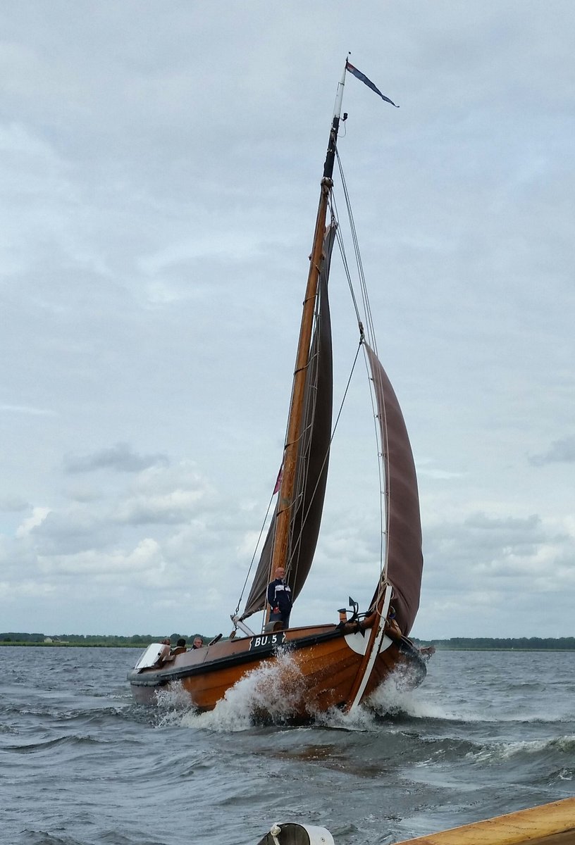 OpticonBNL's tweet photo. Was een fijn stukje varen met de #hk89 tijdens 3e huizer visfestijn #botterrace https://t.co/1Inn6D5RoI