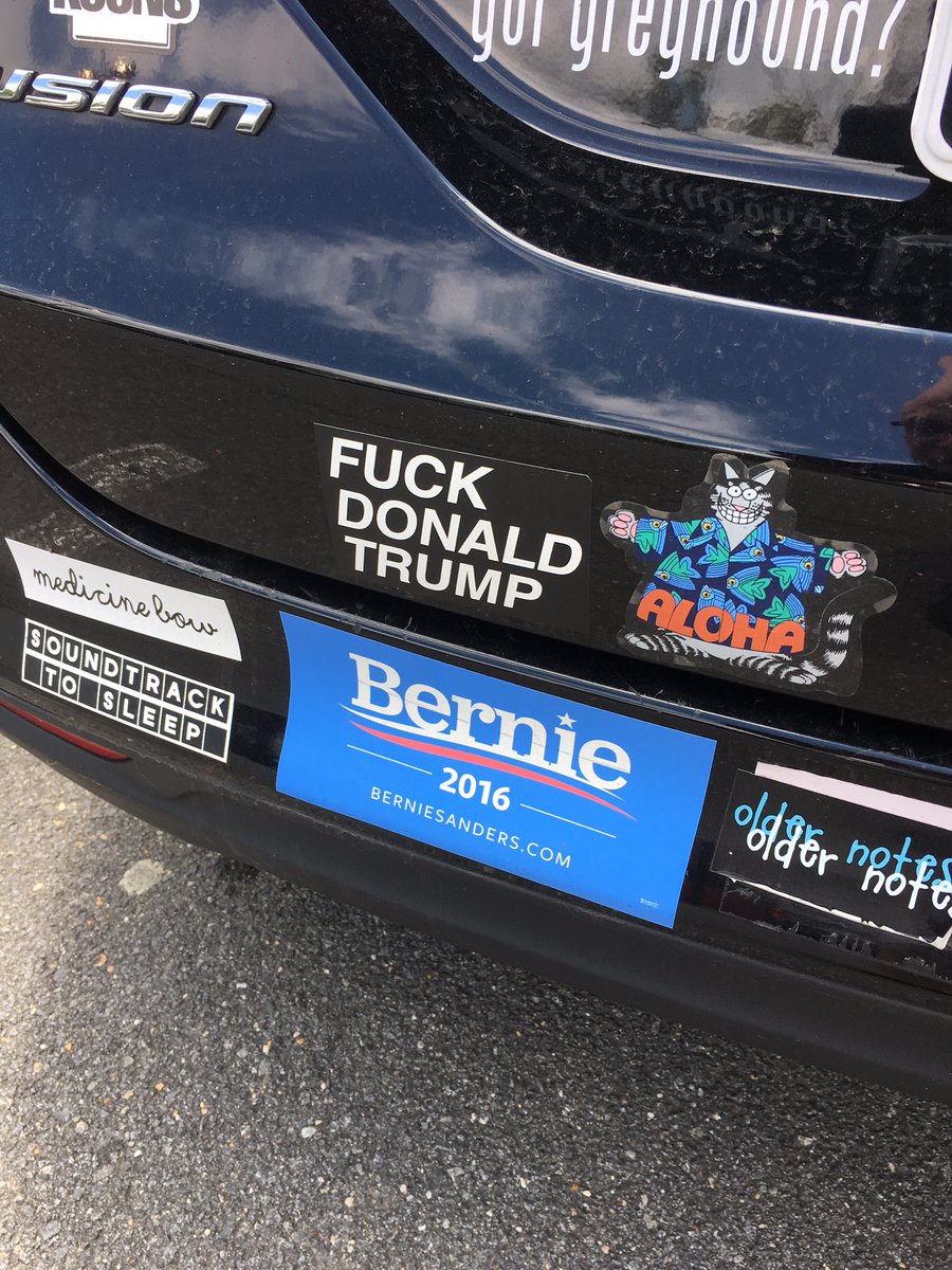 MaroonedInMarin's tweet photo. #Civility Bernie Sanders style #libhate #FeelTheBern https://t.co/m54q9Oy1lz