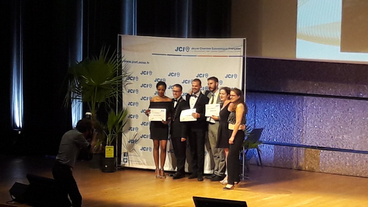 JCEAURA's tweet photo. La @AuraJce lauréate du concours Joutes et Débats réalisé lors de la convention #SMARTMtp.
Bravo à Diarra, Stéphane et Xavier !
#AudaceJCEF https://t.co/JD9nFsa3lt