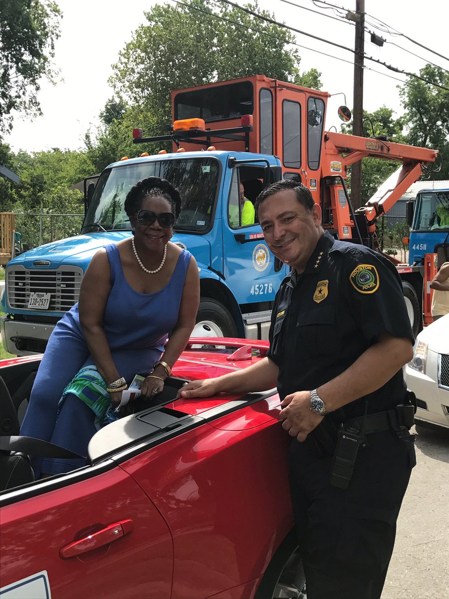 ArtAcevedo's tweet photo. Love serving with @SylvesterTurner, @BrendaStardig, @JacksonLeeTX18 &amp; many other great folks, especially in the @HoustonTX. #ThumbsUp4Blue https://t.co/dHJN3iMbvv