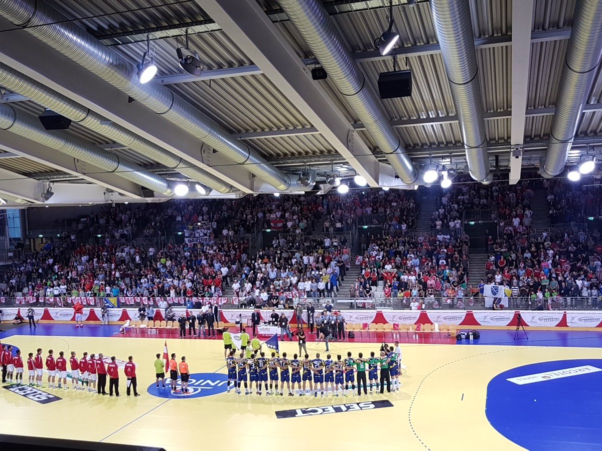 paul_frysgr's tweet photo. Auf gehts zur EM @HandballAustria!
#AUTBOS https://t.co/T12uunHNBo