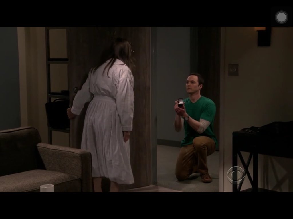 Шелдон предложение эми. Шелдон предложение эми. С днем рождения теория большого взрыва. Шелдон наказывает эмми. Шелдон купер гиф.