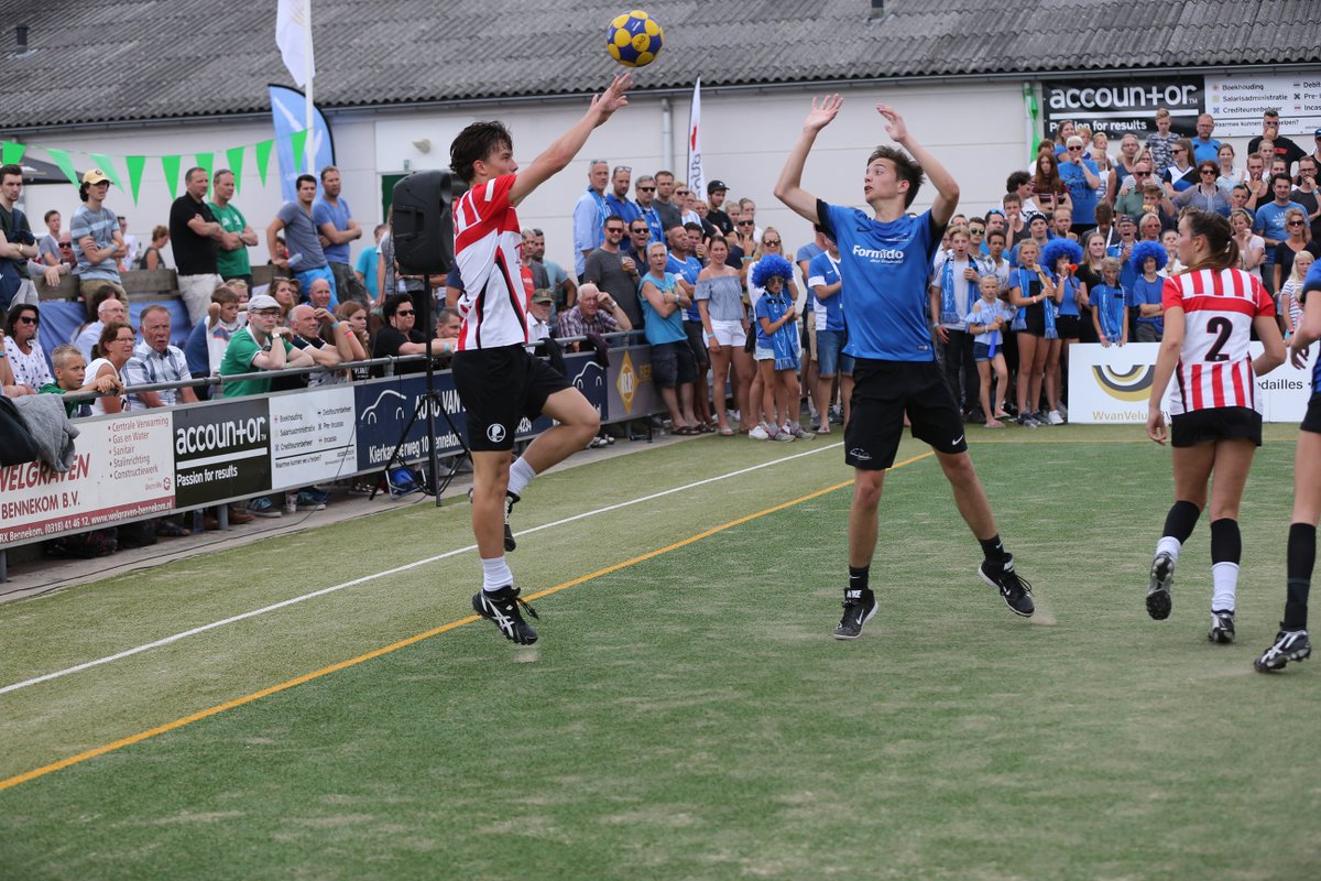 Korfbalpuntnl's tweet photo. De reactie van Tom Snaphaan na de winst van @Fortuna_Delft A1, in de finale tegen @CKVNieuwerkerk A1: https://t.co/Qpa1HELVWa #NKVeldkorfbal https://t.co/ub5w0dY9AC