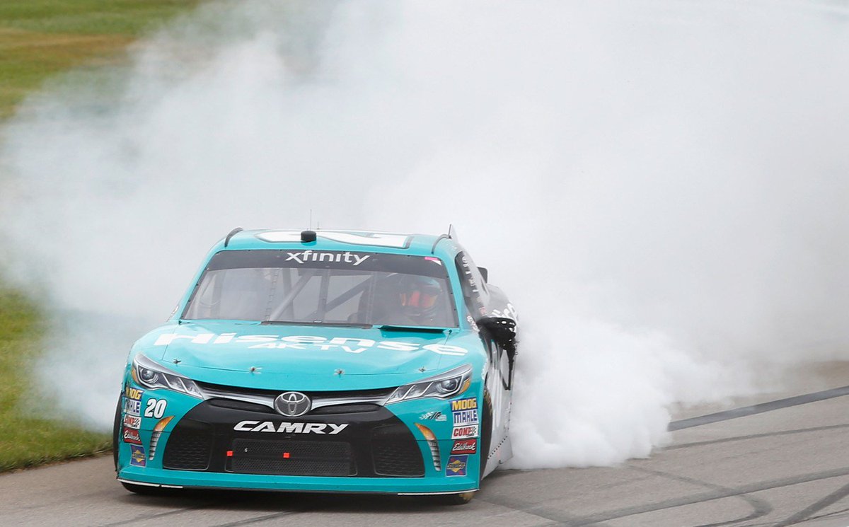 CristianHB77's tweet photo. #XfinitySeries: Denny Hamlinn (Toyota) con un tiempo de 2:00:27.000 se quedรณ con la #Michigan250. https://t.co/9DT6p2WmTc