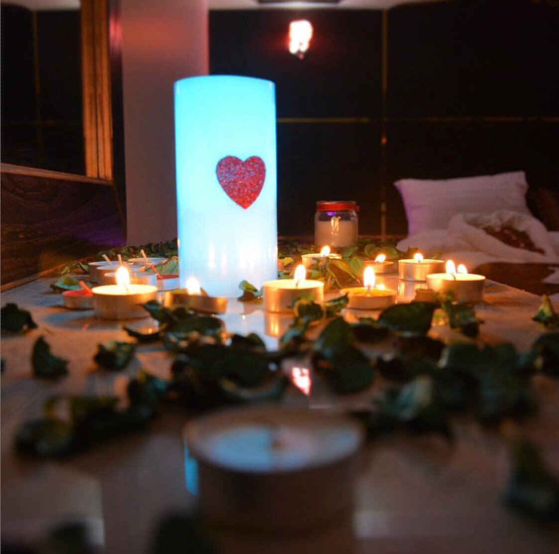 #فندق #جراند_روز #نجران #للعرسان 
سويت مع الجاكوزي وحمام مغربي وبخار وجبة عشاء ووجبة إفطار عصيرات طازجه كيك ميني بار بوكيه ورد شموع ليزر