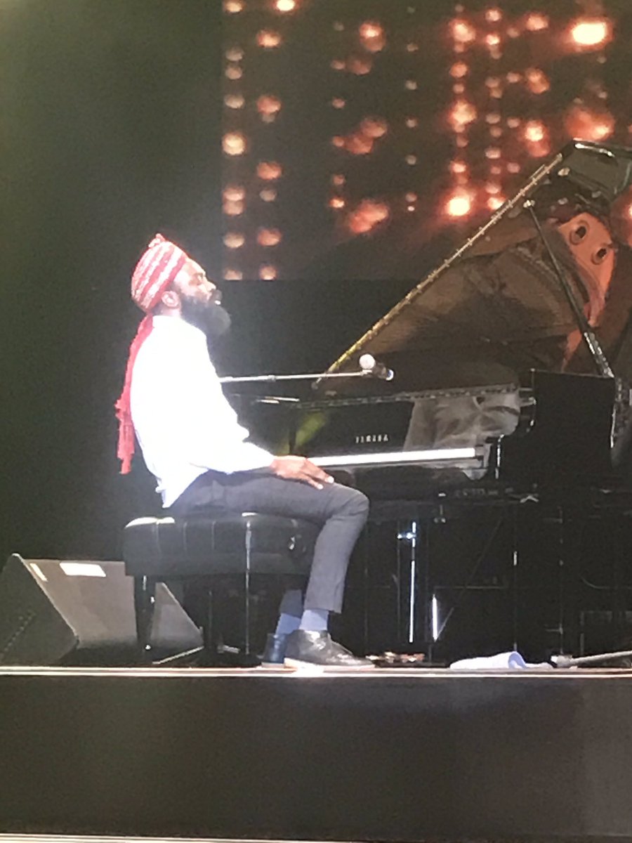 IJExtravaganza's tweet photo. @nduduzo_m bringing healing to the land through rumbling sounds and primitive prose #ije2017 #ikhambi 🙌🏽🙌🏽🙌🏽 https://t.co/LLzUpS0LAQ