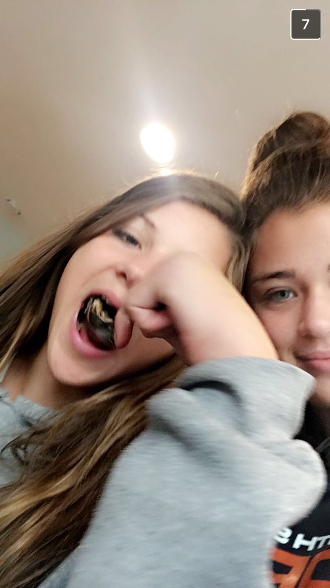 A_Legowski14's tweet photo. Happy birthday to my best friend❤❤love you sososo much💋💋 @LevesqueMia https://t.co/B3jGdMIqS9