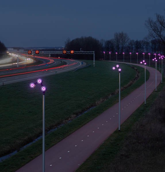 DutchUrbanIndex's tweet photo. Different #Dutch light #design on cycle paths. https://t.co/Vtpkjs2tvN