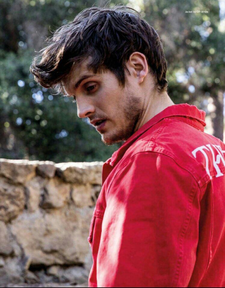 folkwithluv's tweet photo. Daniel Sharman es puro arte. https://t.co/oVdjDTXVmF