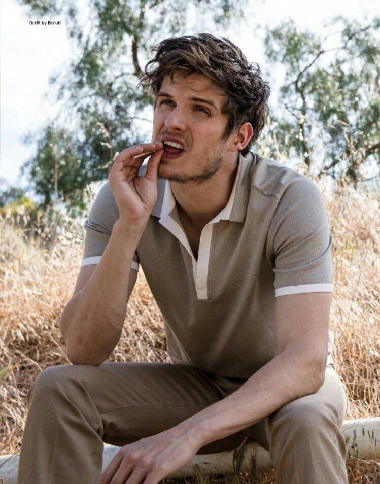 folkwithluv's tweet photo. Daniel Sharman es puro arte. https://t.co/oVdjDTXVmF