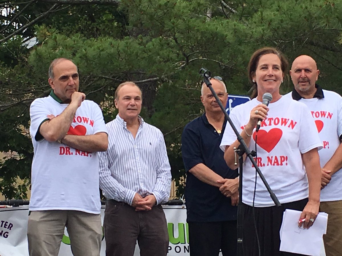 YHSDeGennaro's tweet photo. Great tribute @YorktownCommDay honoring @DrRNap. https://t.co/ENXPn9VfKW