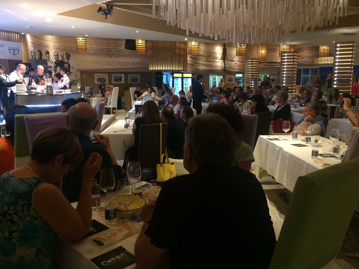 LignanoSabb's tweet photo. L'ultimo show cooking di oggi è con lo chef bistellato Norbert Niederkofler con la sua tartare di Coregone.
#EasyFish2017 #Lignano #FVGLive https://t.co/eSVh6ulpo7