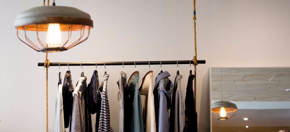 hootsuite's tweet image. How retail brands can stand out on social media: ow.ly/psYF30cBqlj 5 lessons from the top retail brands