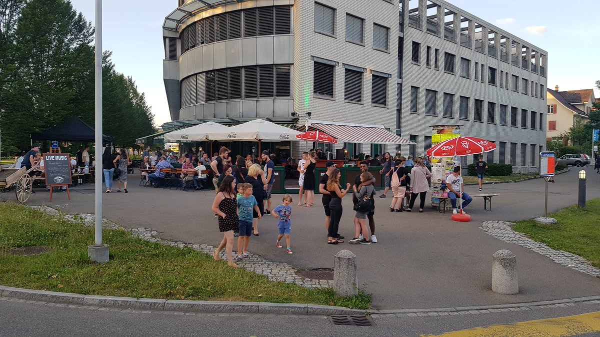 irishpubZO's tweet photo. Wetziker #Stadtfest 🍻😎✌
#Wetzikon #Prost https://t.co/ADchS63VQG