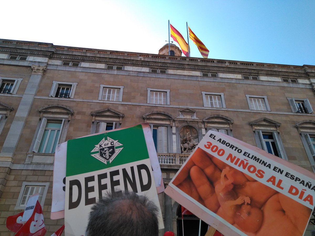 DAVbcn's tweet photo. Nuestra #MarchaVida en #Barcelona ha finalizado, seguiremos en pie trabajando hasta lograr erradicar el aborto💔 de nuestra sociedad. https://t.co/NgRP5T65zG