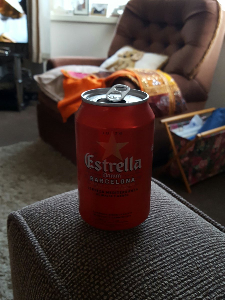 dazzamjl's tweet photo. Moving house all day!! Hot, but now i am winning! #beersolveseverything https://t.co/gaBt9GfLa4