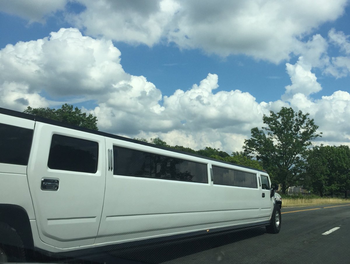 HHiggins44's tweet photo. Now, that's a ride. #StretchHummer https://t.co/DB9RFeSX6E