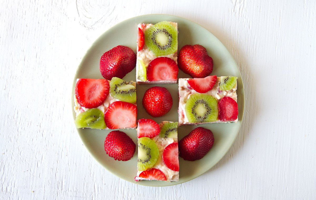 EFXSports's tweet photo. Kiwi-strawberry is perfect with this protein-packed, no-bake, gluten-free, low-carb cheesecake recipe. #health https://t.co/co5I2Oi5No https://t.co/SUHMdEgIbG