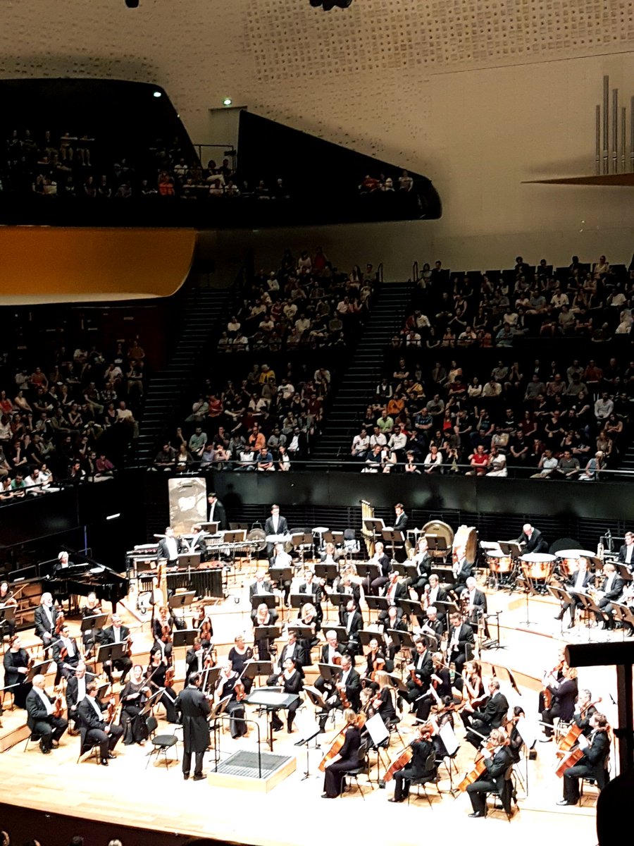 _Shayann_'s tweet photo. Japanese video game music à la Cité de la Musique 😍 il y avait même Nobuo Uematsu dans la salle 😮 https://t.co/GHd7NM8OnV