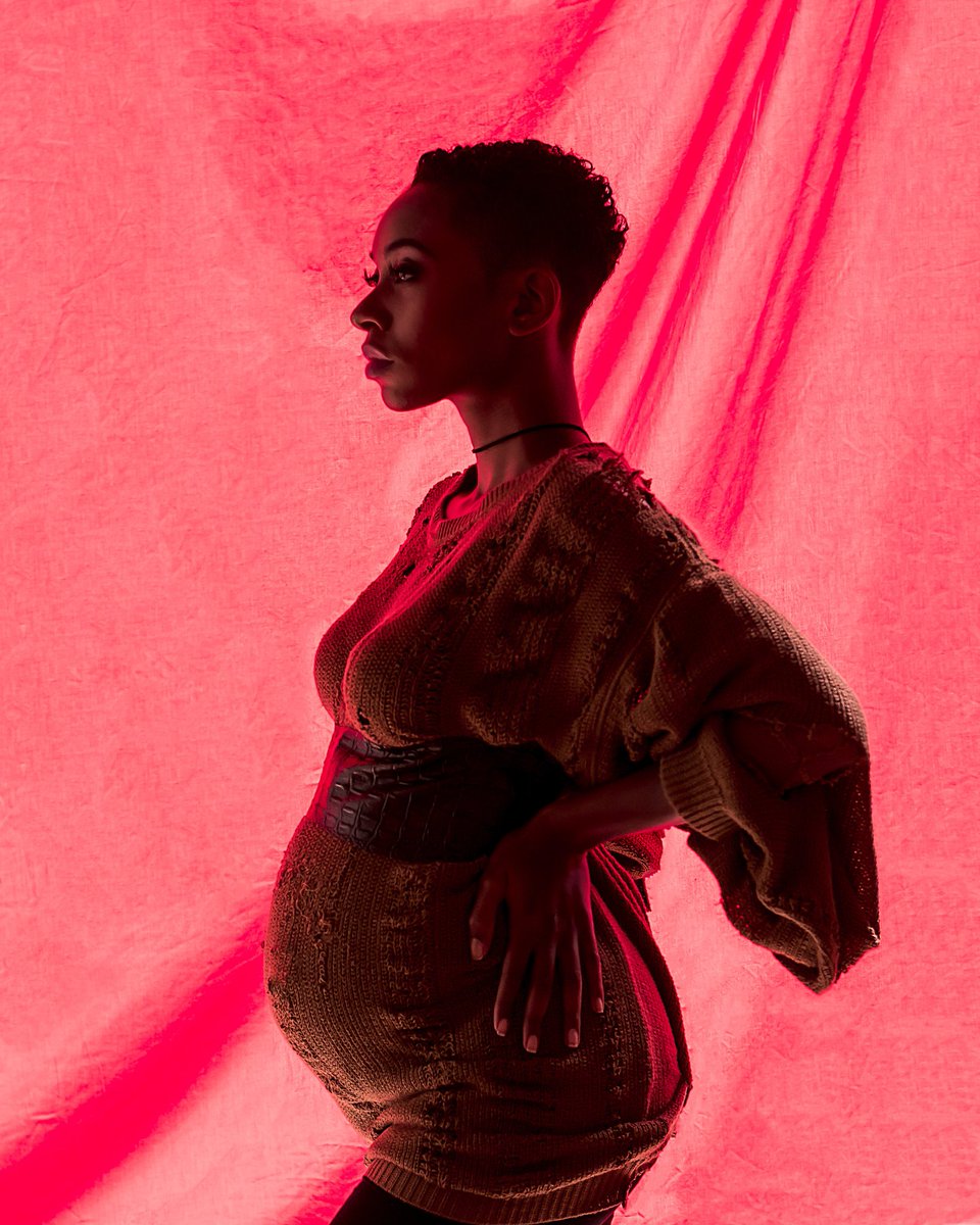 DiyashaSmith's tweet photo. Just representing for all of the fly mom's across the world. #26weeks https://t.co/GyAPulcJuv