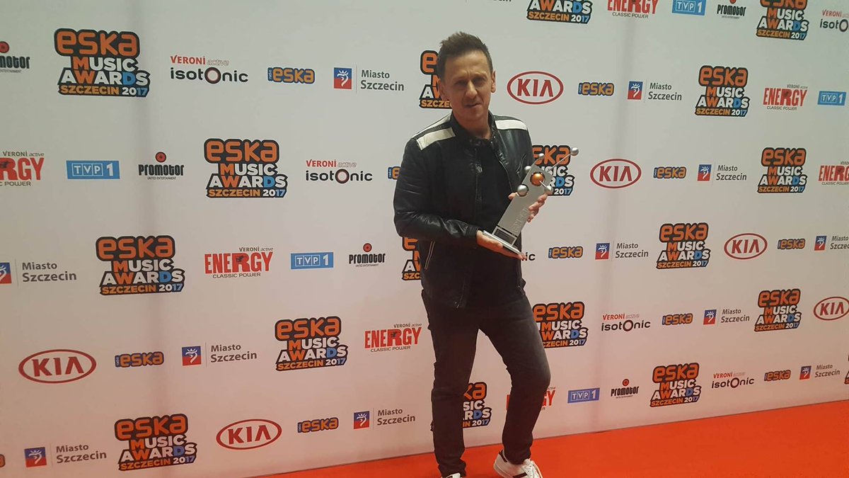 eska_pl's tweet image. Proszę Państwa, ten człowiek robi najlepsze hity roku! eska.pl/news/eska_musi… #EMA2017