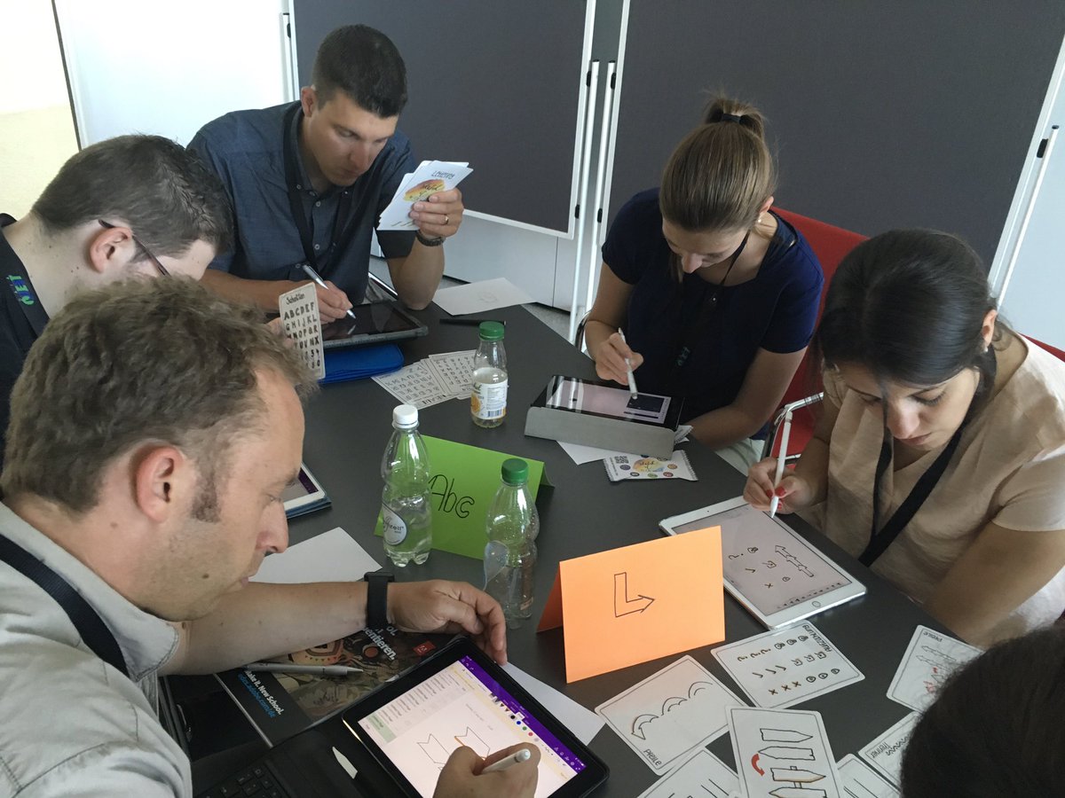 MaurerStef's tweet photo. Impressionen aus dem #sketchnote workshop auf den #tabletdays. Eine Stecknadel hätte man fallen hören ... #imflow https://t.co/mtxvsC0KOv