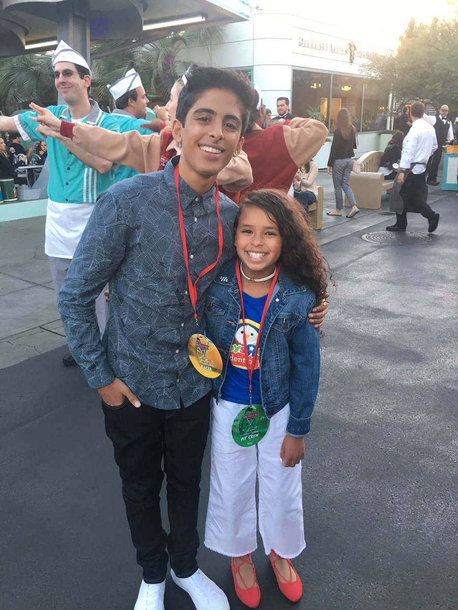Ariana_Renee06's tweet photo. Thanks for the pics, you all are so AMAZING!! @TheKaranBrar @devoreledridge @ImEthanWacker @kaymais #Presidentofplay https://t.co/ArhWdKQvao