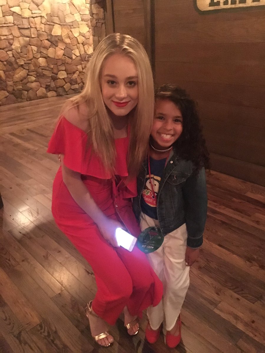 Ariana_Renee06's tweet photo. Thanks for the pics, you all are so AMAZING!! @TheKaranBrar @devoreledridge @ImEthanWacker @kaymais #Presidentofplay https://t.co/ArhWdKQvao