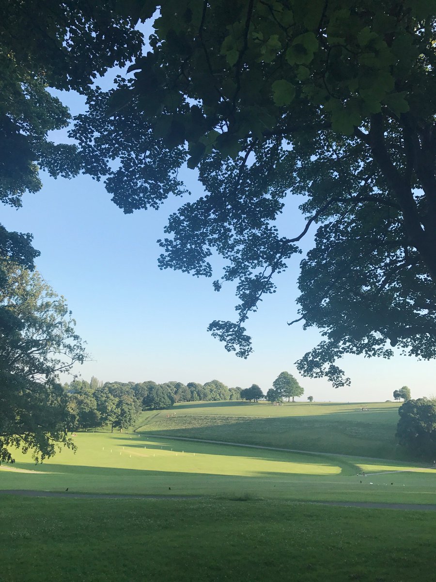 Glorious weather today and looks to be the same tomorrow! #roundhaypark #roundhay