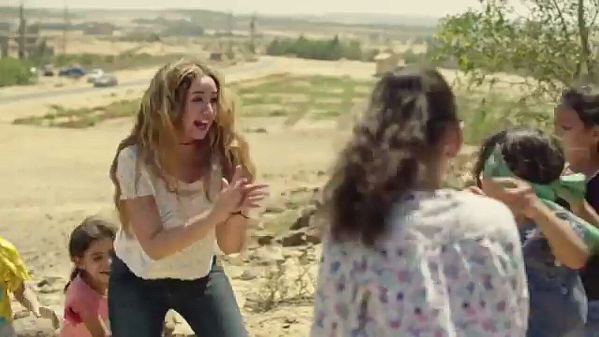 عن فرحتها و هيا بتعلب معاهم 😍✋
#بكرة_احلي
<a href="/HannahElZahed/">Hannah El-Zahed</a>