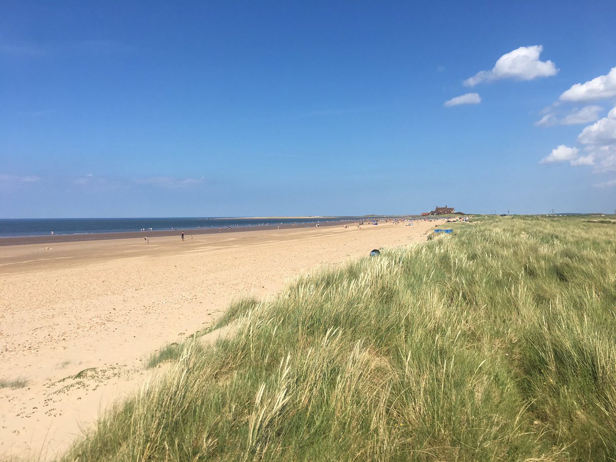 linghouseanmer's tweet photo. Stunning day at the beach ! The water was soooooo inviting ! #VisitNorfolk #brancaster #linghouse #bed&amp;breakfast https://t.co/DF8jgnF8bb