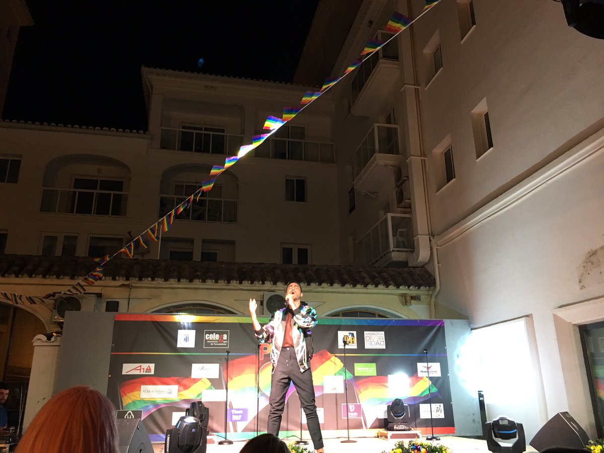 Togayther_ES's tweet photo. #Fruela animando #ManilvaPride en esta fantástica noche de Orgullo #LGTBI https://t.co/vk0Q0Na9fL