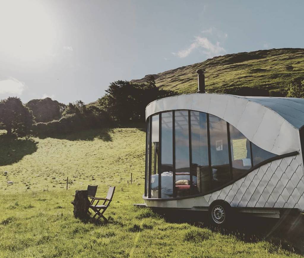 canopyandstars's tweet photo. Home for the night in the #welsh mountains #csontheroad #epicretreats #cabin #cabinporn #wales #newtothecollection https://t.co/jL9Nue6B7o https://t.co/2nTpK9ohTU