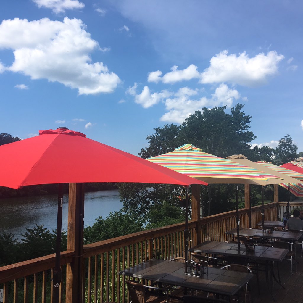 Catch some sun and a cold beer up on our deck this evening 🌞🍻 we are open until 10 pm!