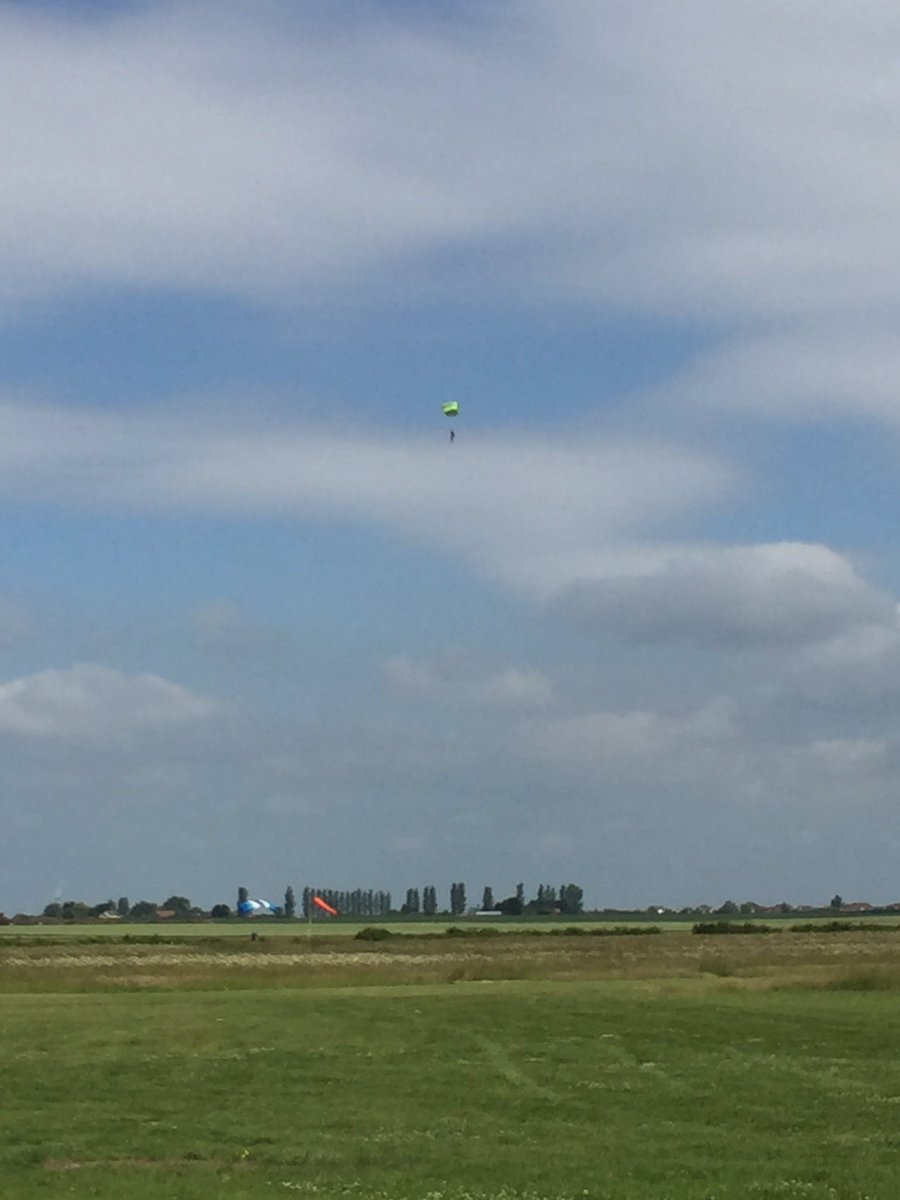 Is it a bird? Is it a plane? Awesome adrenaline rush at <a href="/NLDNSkydiving/">NorthLondonSkydiving</a>! #maybeagain