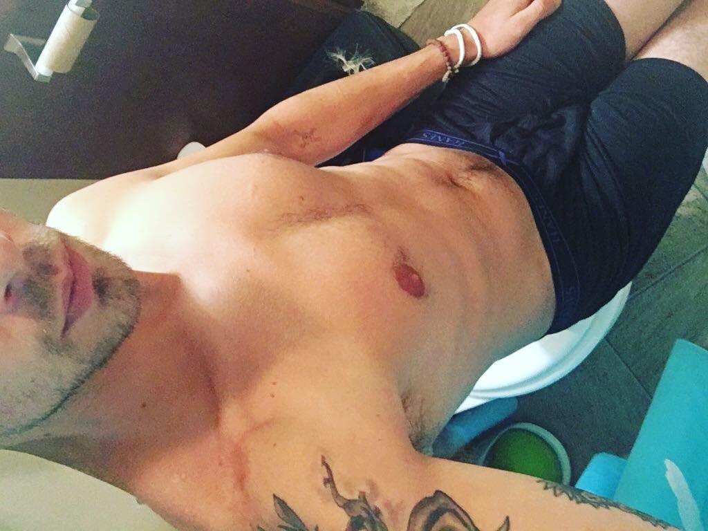 FlirtBids's tweet photo. This #stud has worn this #dirtyunderwear for 3 days straight, buy then at https://t.co/8qzzazMY2C #hanes #tattoo #underwear #muscle https://t.co/sJAjBK9YOG