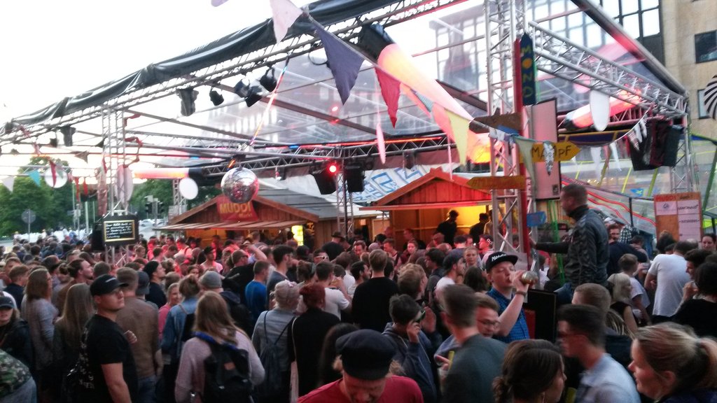 magemarket's tweet photo. Snapcardster goes #muddimarkt at #Kielerwoche #2017 #mtg #magic🎉😄 https://t.co/pTp0Tqf7u0