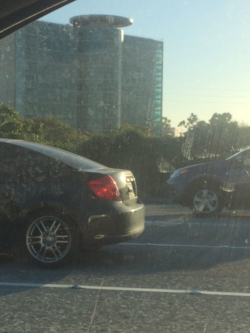 Excuse the dirty Windows... but that is one of the locations in LA I'd like to call hell. https://t.<a href="/tag/pitbullweek"class="tags"><span>#pitbullweek</span></a>